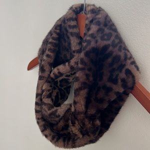 NWT infinity scarf, faux fur, leopard brown / black, very soft!